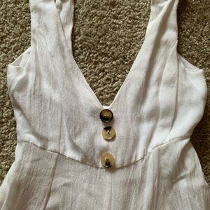 Latiste white jumper.